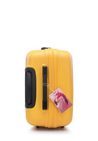 WITTCHEN MEDIUM SUITCASE WITH LUGGAGE TAG FROM ABS - Kufr - yellow