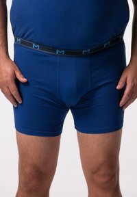 Boxer in cotone blu con vita nera e dettagli in blu, texture liscia e silhouette aderente.