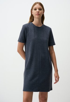 Kurzärmliges, knielanges Kleid in Dunkelblau, aus strukturiertem Stoff. Verfügt über einen Rundhalsausschnitt und ein schlichtes, gerades Design.