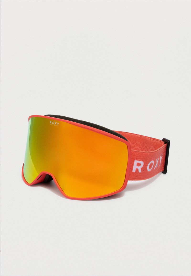 Červené lyžiarske okuliare s reflexnými oranžovými sklami a nastaviteľným pásikom s bielym logom "ROXY" na bielom pozadí.