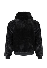 Veste noire en fausse fourrure avec manches longues, col montant et poignets et ourlet côtelés, vue de dos sur fond blanc.