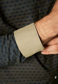 Next EASY IRON PRINTED OXFORD REGULAR FIT - Cămașă - navy blue yellow gold honeycomb
