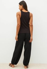 Next CRINKLE REGULAR FIT SET - Nattplagg set - monochrome