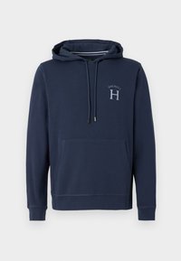 Σκούρο μπλε φούτερ με κουκούλα από βαμβακερό μείγμα, διαθέτει μπροστινή τσέπη καγκουρό, κέντημα λογοτύπου και κλείσιμο με κορδόνι.