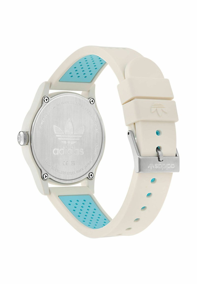 Adidas horloge met een witte siliconen band met blauwe accenten, een roestvrijstalen achterkant en een ronde kast met een logodetail.