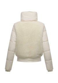 Crème pufferjack met een zachte, witte fleece achterkant. Voorzien van een hoge kraag en ribgebreide manchetten. Soepele textuur; cropped design.