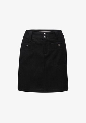 Falda de mezclilla negra con corte recto, dos bolsillos frontales, dos botones metálicos en la cintura y detalles en plata. Tejido texturizado.