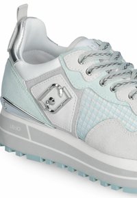 White and light blue sneaker with suede, mesh, and metallic accents. Features a raised sole and grid pattern on the side.