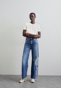 sandro FIRE - Τζιν χαλαρής εφαρμογής - bleu jean clair