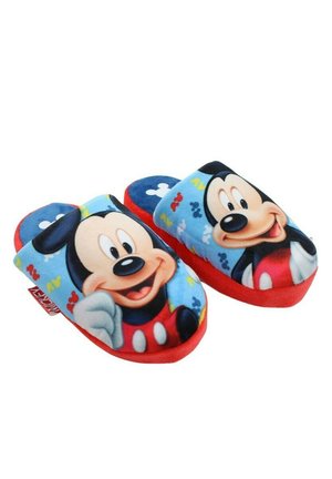 Zapatillas de casa azules y esponjosas con diseños de Mickey Mouse, ribete rojo y una textura suave. Incluyen patrones coloridos con la cara y los guantes de Mickey.