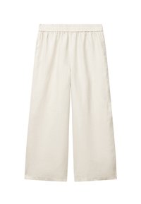 Pantalones de pierna ancha color crema con cintura elástica, confeccionados en una tela ligera, con una textura suave y sin patrones visibles.
