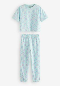 Set di pigiama in cotone azzurro leggero composto da una maglietta a maniche corte con macchie di leopardato rosa e viola e pantaloni abbinati con vita elastica, entrambi con lo stesso motivo.