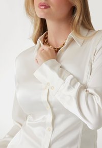 Guess SLIM FIT - Camicia - weiß