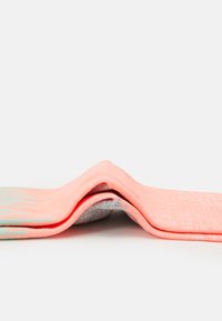 ASICS PERFORMANCE RUN CREW UNISEX - Sports socks - bright sunstone/mint tint