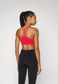 ICANIWILL DEFINE SEAMLESS V SHAPE BRA - Sportski grudnjak sa srednje jakom potporom - red cherry