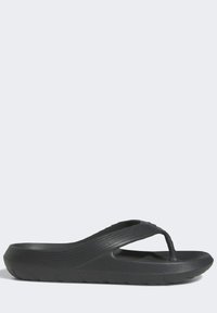 Svart flip-flop sandal med en texturerad rem och en formad fotbädd. Har en lätt design och en flexibel sula för komfort.