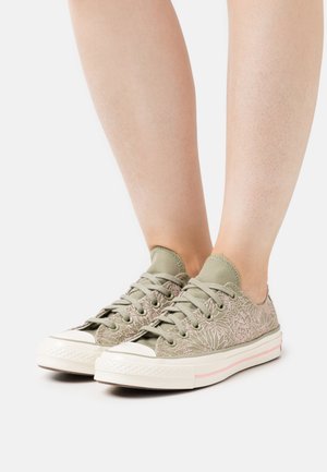 CHUCK 70 DESERT RAVE - Sneakers basse - light field