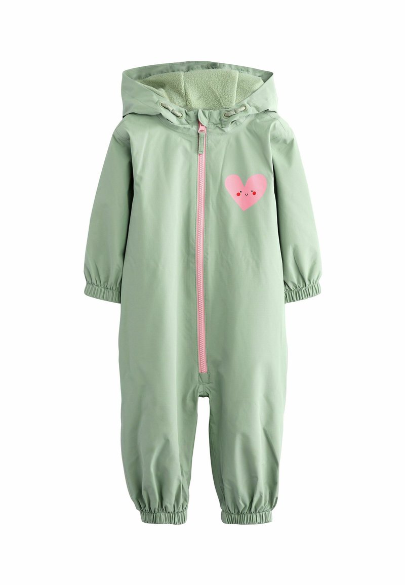 Tuta impermeabile monopezzo verde chiaro con chiusura a zip rosa e grafica a forma di cuore. Presenta un cappuccio e polsini elasticizzati. Texture morbida.