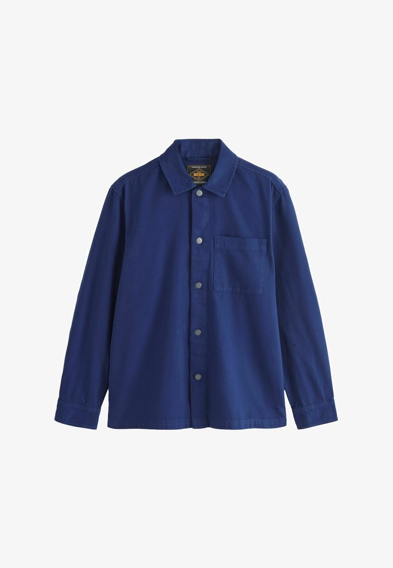 Chemise homme bleu marine à manches longues avec col et une poche poitrine, présentée sur fond blanc.
