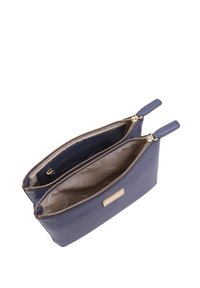 Blauwe leren ritsetui met twee compartimenten, goudkleurige ritshardware en een gemêleerde binnenvoering. Voorzien van twee ritstrekkers.