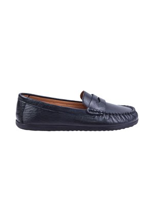 Mocassin noir en cuir à enfiler avec coutures mocassins et semelle en caoutchouc plate et basse, présenté de profil sur fond blanc.
