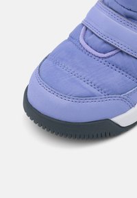 Viking AE​R​Y​ HI​G​H​ GTX WA​R​M​ UNISEX - Zimní obuv - violet/navy