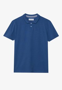 Tummansininen puuvillainen poolopaita, jossa on kaksinappinen kauluskiristys, lyhyet hihat ja klassinen kaulus raidallisilla reunusyksityiskohdilla.