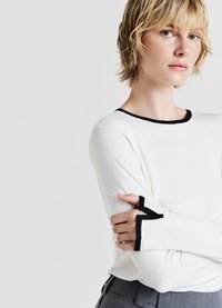 Calliope GIROCOLLO CON PROFILI A CONTRASTO - Strickpullover - bianco lana