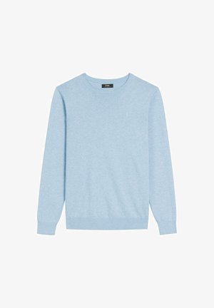 Jasnoniebieski sweter z okrągłym dekoltem i długimi rękawami, z prążkowanymi mankietami, dołem oraz małym haftowanym logo na lewej piersi.