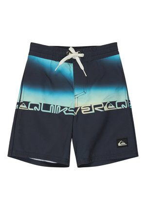 Szorty plażowe z niebieskim gradientowym wzorem, białym ściągaczem w talii i poziomym stylizowanym logo na przodzie, z małą naszywką marki na lewej nodze.