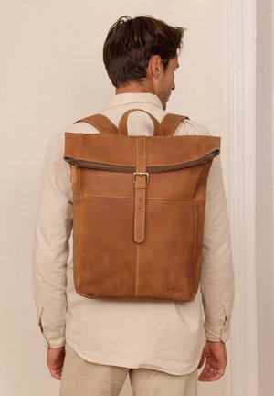 Gusti Leder HENNING - Nahrbtnik - braun