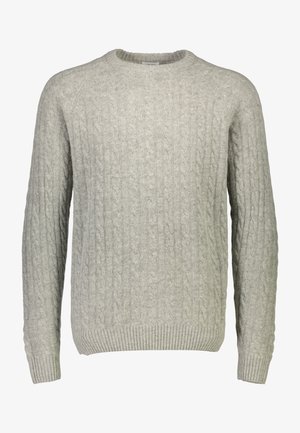 Jasnoszary sweter w splot warkoczowy z okrągłym dekoltem i ściągaczem. Posiada teksturowane wzory oraz długie rękawy. Wykonany z miękkiego, ciepłego materiału.