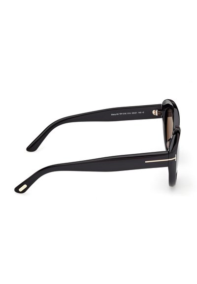 Svarta solglasögon med breda rektangulära linser, glänsande plastbågar, smala svarta skalmar och guldaccentdetaljer vid templet.