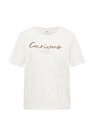 T-shirt blanc à manches courtes avec col rond, arborant en script pailleté le mot "Curious" et un texte plus petit en dessous sur le devant.