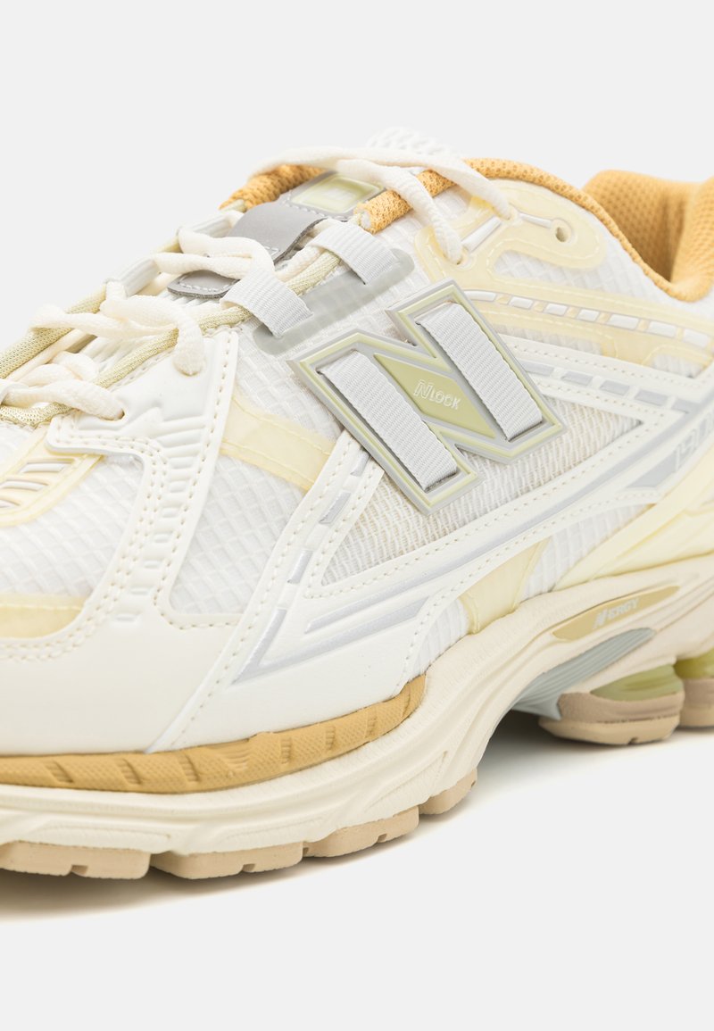 New Balance M1906 UNISEX - Sneaker low - beige - Zalando.de 