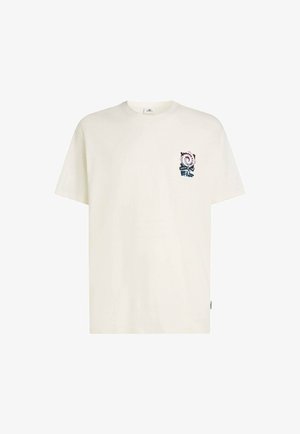 Cremefarbenes Baumwoll-T-Shirt mit kurzen Ärmeln und rundem Halsausschnitt. Auf der linken Brust befindet sich ein farbenfrohes Motiv. Etikett an der Seite sichtbar.