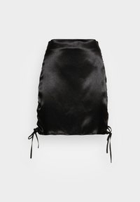Mini saia de cetim preto com uma textura suave, apresentando laços ajustáveis de cada lado para personalizar o ajuste e a silhueta.