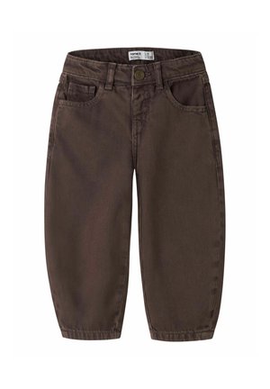 Pantalon marron pour tout-petit avec poches avant, fermeture par bouton, passants de ceinture et petite poche à monnaie sur fond blanc.