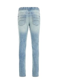 Pantaloni in denim blu chiaro con vestibilità affusolata, vita elastica, due tasche posteriori e texture sbiadita.