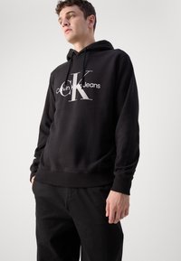 Calvin Klein Jeans REGULAR HOODIE WITH BIG MONOLOGO WITH INSTITUTIONAL - Sweat à capuche - black