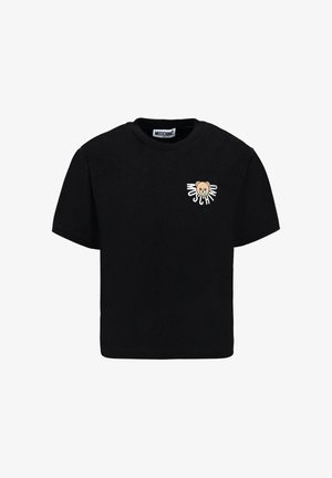 Czarny bawełniany t-shirt z krótkimi rękawami, z grafika niedźwiedzia i białym napisem "MOSCHINO" na lewej części klatki piersiowej. Klasyczny fason z okrągłym dekoltem.