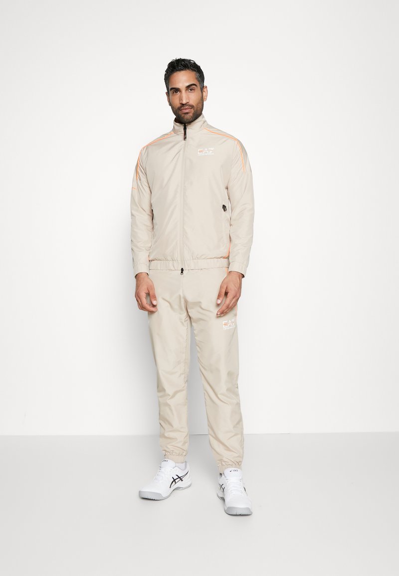 EA7 Emporio Armani TENNIS PRO SUIT Tracksuit oxford tan/beige