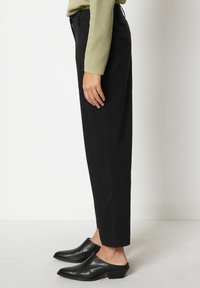 Marc O'Polo MODELL KALNI AUS BIO-STRETCH - Broek - black