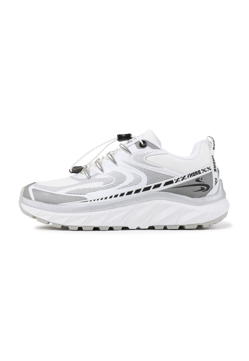 Zapatilla de running blanca y gris con parte superior de malla transpirable, diseño moderno, suela acolchada y sistema de cordones elásticos para un ajuste seguro.