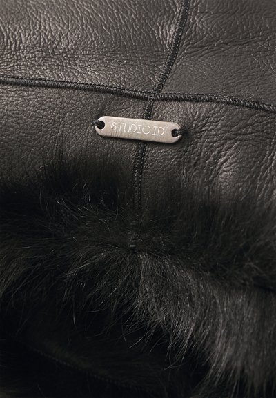 STUDIO ID REVERSIBLE AVIATOR HAT TOSCANA - Pipo - black