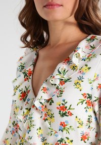 Fashion Union Petite Denní šaty - white