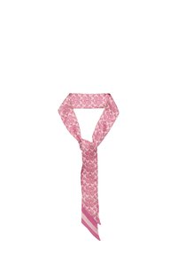 Sidenhalsduk i rosa med cirkulära mönster, med en enfärgad rosa rand längst ner, lätt och mjuk textur.