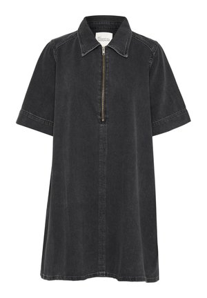 Robe en denim noir courte avec un col, des manches courtes et une fermeture éclair à l'avant. Présente une coupe droite et des détails de couture visibles.
