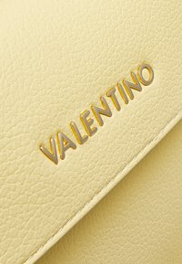 Valentino Bags SPECIAL MARTU - Mala a tiracolo - vaniglia