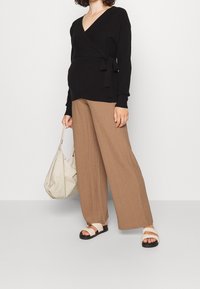 Anna Field MAMA Stickad tröja - black